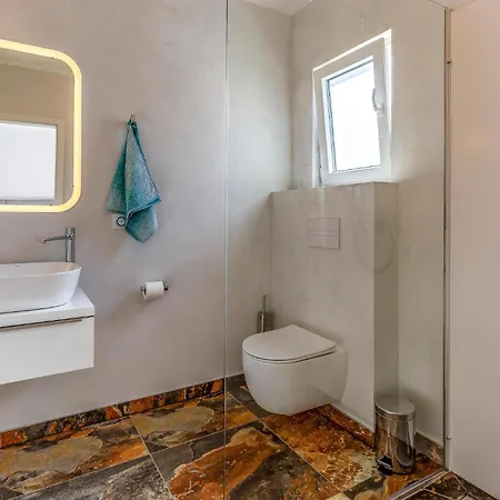 Apartment Beautiful In Madulin With Kitchen *
