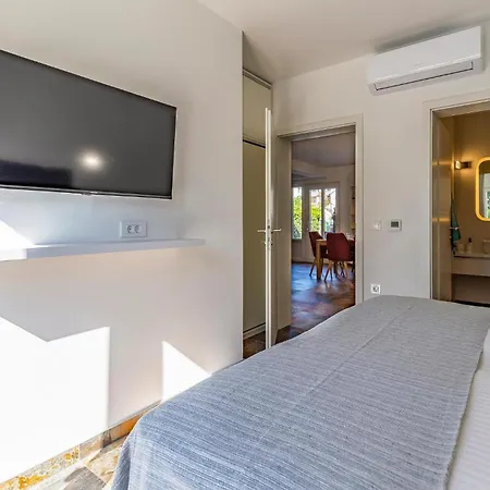 Beautiful In Madulin With Kitchen Apartment Medulin
