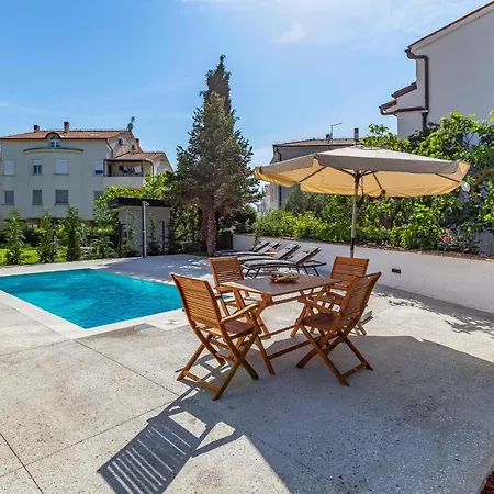 Beautiful In Madulin With Kitchen Apartment *